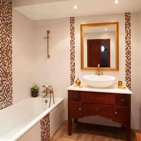 Charming Townhouse In