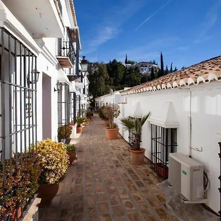 Holiday home Charming Townhouse In